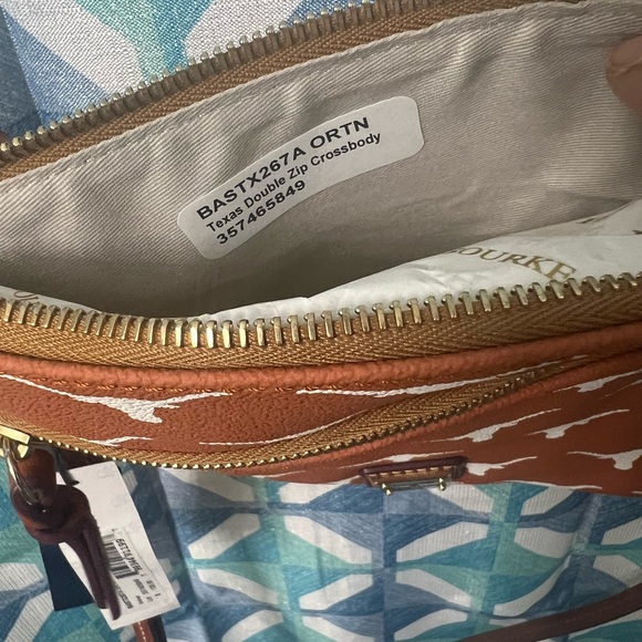 NWT Dooney & Burke Crossbody College Edition UT. - Picture 5 of 6